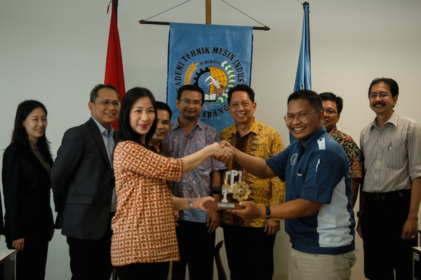 Leaders of SGU exchange visit to ATMI Cikarang