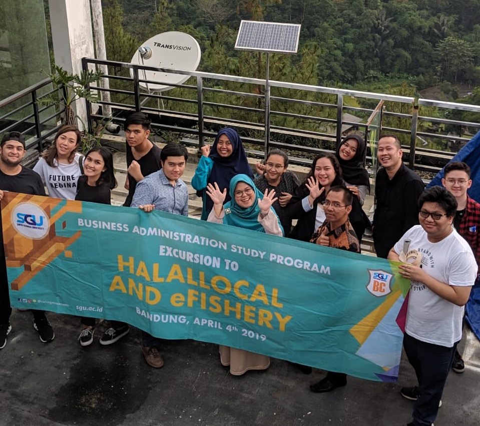 Business Administration Students Excursion to Bandung Startups: Halallocal & eFishery