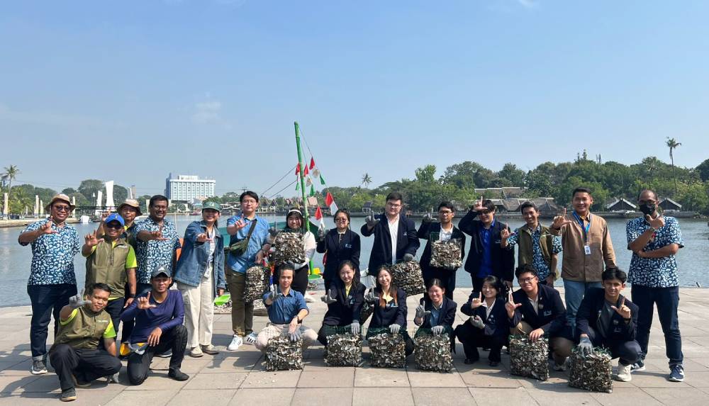 SGU Students Participate in Environmental Conservation at Ancol